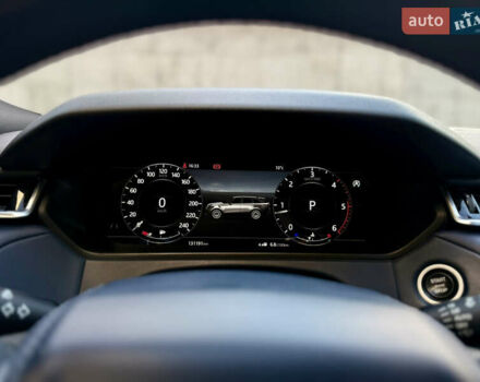 Белый Ленд Ровер Рендж Ровер Велар, объемом двигателя 2 л и пробегом 134 тыс. км за 33999 $, фото 91 на Automoto.ua