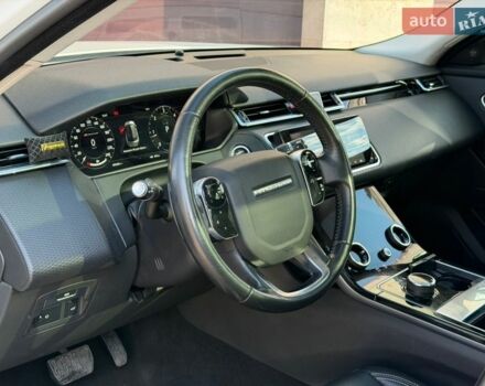 Белый Ленд Ровер Рендж Ровер Велар, объемом двигателя 2 л и пробегом 90 тыс. км за 33900 $, фото 15 на Automoto.ua