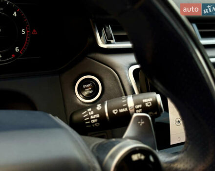 Белый Ленд Ровер Рендж Ровер Велар, объемом двигателя 2 л и пробегом 134 тыс. км за 33999 $, фото 86 на Automoto.ua