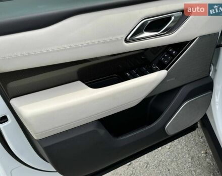 Белый Ленд Ровер Рендж Ровер Велар, объемом двигателя 2.99 л и пробегом 106 тыс. км за 39900 $, фото 39 на Automoto.ua