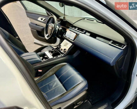 Белый Ленд Ровер Рендж Ровер Велар, объемом двигателя 2 л и пробегом 134 тыс. км за 33999 $, фото 80 на Automoto.ua