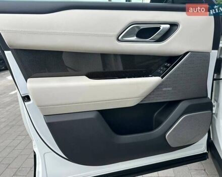 Белый Ленд Ровер Рендж Ровер Велар, объемом двигателя 2.99 л и пробегом 106 тыс. км за 43900 $, фото 9 на Automoto.ua