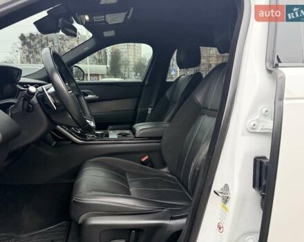 Білий Ленд Ровер Рендж Ровер Велар, об'ємом двигуна 2 л та пробігом 208 тис. км за 29999 $, фото 20 на Automoto.ua