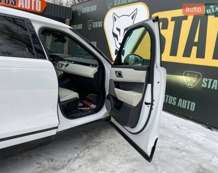 Білий Ленд Ровер Рендж Ровер Велар, об'ємом двигуна 2 л та пробігом 78 тис. км за 35900 $, фото 35 на Automoto.ua