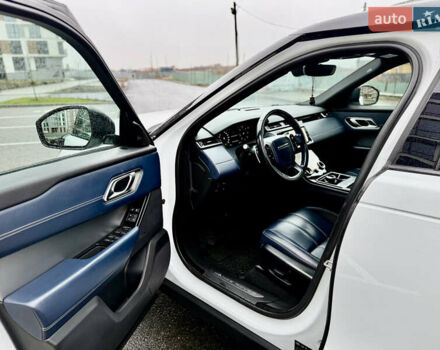 Белый Ленд Ровер Рендж Ровер Велар, объемом двигателя 2 л и пробегом 130 тыс. км за 32500 $, фото 44 на Automoto.ua