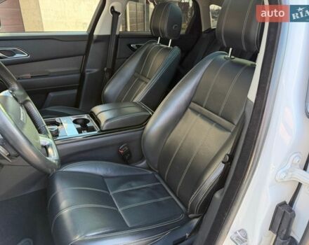 Белый Ленд Ровер Рендж Ровер Велар, объемом двигателя 2 л и пробегом 90 тыс. км за 33900 $, фото 12 на Automoto.ua