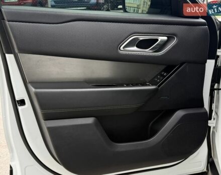 Білий Ленд Ровер Рендж Ровер Велар, об'ємом двигуна 2 л та пробігом 110 тис. км за 38500 $, фото 24 на Automoto.ua