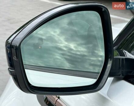 Белый Ленд Ровер Рендж Ровер Велар, объемом двигателя 2.99 л и пробегом 106 тыс. км за 43900 $, фото 8 на Automoto.ua