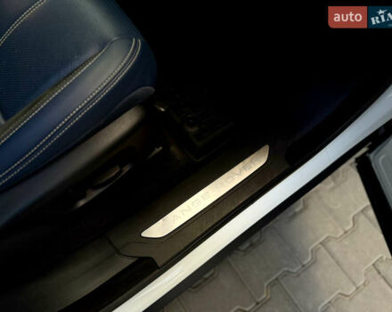 Белый Ленд Ровер Рендж Ровер Велар, объемом двигателя 2 л и пробегом 134 тыс. км за 33999 $, фото 84 на Automoto.ua