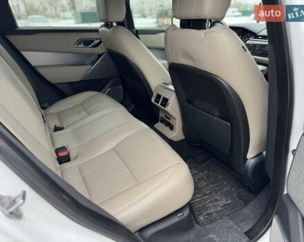 Білий Ленд Ровер Рендж Ровер Велар, об'ємом двигуна 2 л та пробігом 124 тис. км за 30499 $, фото 23 на Automoto.ua