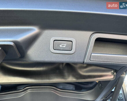 Белый Ленд Ровер Рендж Ровер Велар, объемом двигателя 2 л и пробегом 91 тыс. км за 34999 $, фото 65 на Automoto.ua