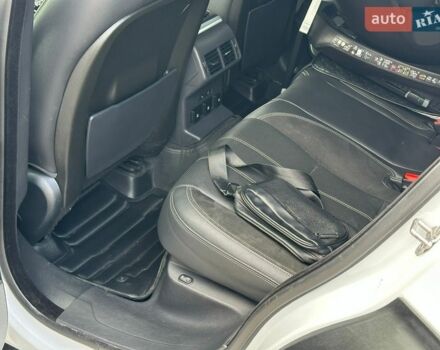 Білий Ленд Ровер Рендж Ровер Велар, об'ємом двигуна 2 л та пробігом 131 тис. км за 32000 $, фото 40 на Automoto.ua