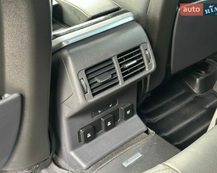 Білий Ленд Ровер Рендж Ровер Велар, об'ємом двигуна 2 л та пробігом 131 тис. км за 32000 $, фото 45 на Automoto.ua