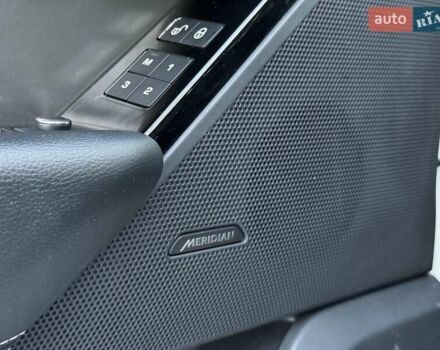 Білий Ленд Ровер Рендж Ровер Велар, об'ємом двигуна 2 л та пробігом 141 тис. км за 37690 $, фото 19 на Automoto.ua