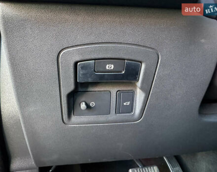 Белый Ленд Ровер Рендж Ровер Велар, объемом двигателя 2 л и пробегом 91 тыс. км за 34999 $, фото 35 на Automoto.ua