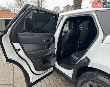 Білий Ленд Ровер Рендж Ровер Велар, об'ємом двигуна 2 л та пробігом 150 тис. км за 29900 $, фото 35 на Automoto.ua