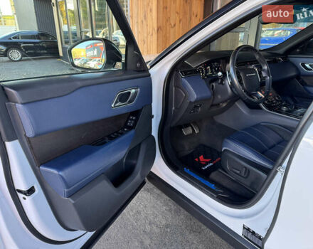 Белый Ленд Ровер Рендж Ровер Велар, объемом двигателя 2 л и пробегом 91 тыс. км за 34999 $, фото 29 на Automoto.ua