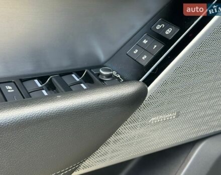 Білий Ленд Ровер Рендж Ровер Велар, об'ємом двигуна 2 л та пробігом 131 тис. км за 32000 $, фото 36 на Automoto.ua