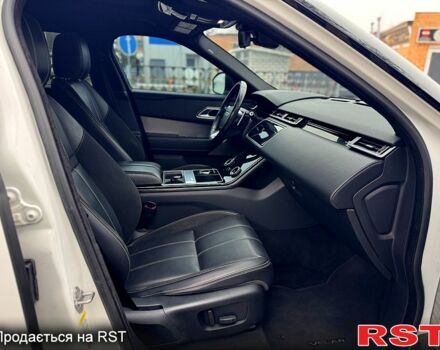 Белый Ленд Ровер Рендж Ровер Велар, объемом двигателя 2 л и пробегом 150 тыс. км за 29900 $, фото 8 на Automoto.ua