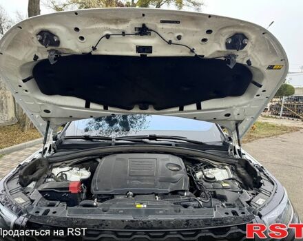 Белый Ленд Ровер Рендж Ровер Велар, объемом двигателя 2 л и пробегом 150 тыс. км за 29900 $, фото 13 на Automoto.ua