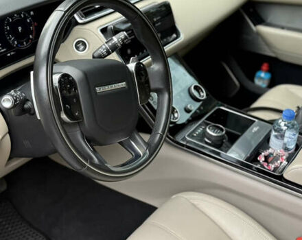 Белый Ленд Ровер Рендж Ровер Велар, объемом двигателя 3 л и пробегом 55 тыс. км за 39000 $, фото 10 на Automoto.ua