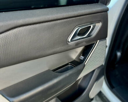 Білий Ленд Ровер Рендж Ровер Велар, об'ємом двигуна 2 л та пробігом 150 тис. км за 29900 $, фото 23 на Automoto.ua