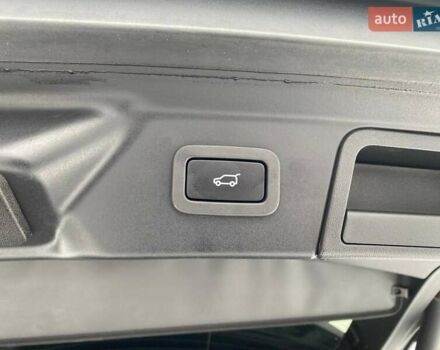 Белый Ленд Ровер Рендж Ровер Велар, объемом двигателя 3 л и пробегом 77 тыс. км за 34900 $, фото 30 на Automoto.ua