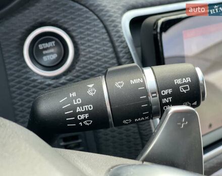 Білий Ленд Ровер Рендж Ровер Велар, об'ємом двигуна 2 л та пробігом 209 тис. км за 31999 $, фото 43 на Automoto.ua