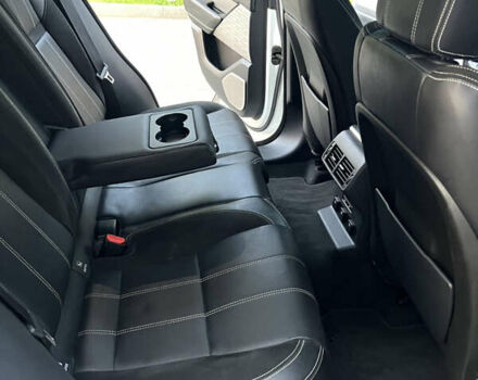 Білий Ленд Ровер Рендж Ровер Велар, об'ємом двигуна 2 л та пробігом 150 тис. км за 29900 $, фото 26 на Automoto.ua