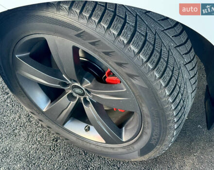 Белый Ленд Ровер Рендж Ровер Велар, объемом двигателя 2 л и пробегом 91 тыс. км за 34999 $, фото 16 на Automoto.ua