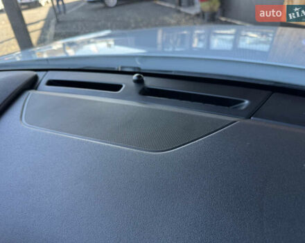 Белый Ленд Ровер Рендж Ровер Велар, объемом двигателя 2 л и пробегом 91 тыс. км за 34999 $, фото 61 на Automoto.ua