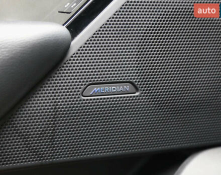 Белый Ленд Ровер Рендж Ровер Велар, объемом двигателя 2 л и пробегом 138 тыс. км за 39690 $, фото 46 на Automoto.ua