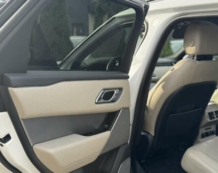 Белый Ленд Ровер Рендж Ровер Велар, объемом двигателя 2 л и пробегом 115 тыс. км за 31900 $, фото 16 на Automoto.ua