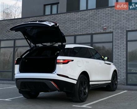 Белый Ленд Ровер Рендж Ровер Велар, объемом двигателя 2 л и пробегом 91 тыс. км за 34999 $, фото 77 на Automoto.ua
