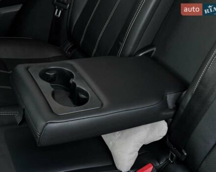 Білий Ленд Ровер Рендж Ровер Велар, об'ємом двигуна 2 л та пробігом 141 тис. км за 37690 $, фото 31 на Automoto.ua