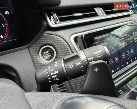 Белый Ленд Ровер Рендж Ровер Велар, объемом двигателя 3 л и пробегом 75 тыс. км за 42500 $, фото 47 на Automoto.ua