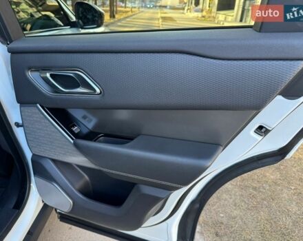 Белый Ленд Ровер Рендж Ровер Велар, объемом двигателя 3 л и пробегом 75 тыс. км за 42500 $, фото 40 на Automoto.ua