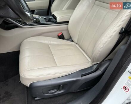 Белый Ленд Ровер Рендж Ровер Велар, объемом двигателя 3 л и пробегом 133 тыс. км за 39500 $, фото 44 на Automoto.ua