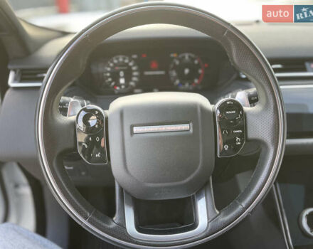 Білий Ленд Ровер Рендж Ровер Велар, об'ємом двигуна 2 л та пробігом 209 тис. км за 31999 $, фото 39 на Automoto.ua