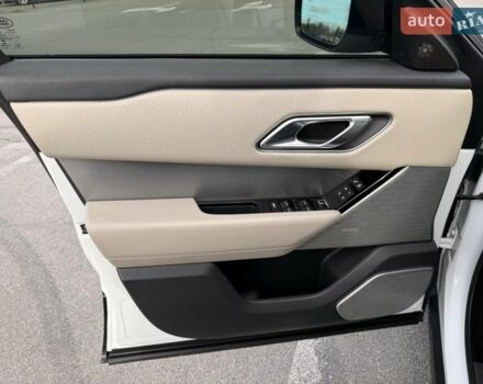Белый Ленд Ровер Рендж Ровер Велар, объемом двигателя 2 л и пробегом 124 тыс. км за 28500 $, фото 25 на Automoto.ua