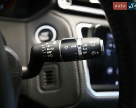 Білий Ленд Ровер Рендж Ровер Велар, об'ємом двигуна 2 л та пробігом 143 тис. км за 33500 $, фото 32 на Automoto.ua