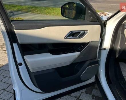 Білий Ленд Ровер Рендж Ровер Велар, об'ємом двигуна 3 л та пробігом 76 тис. км за 35999 $, фото 13 на Automoto.ua