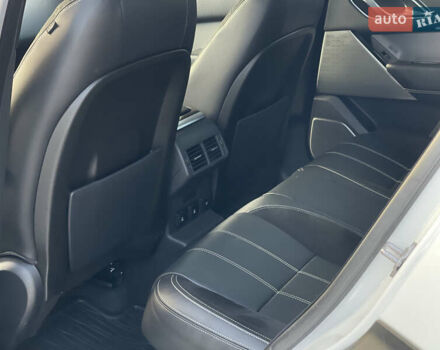 Білий Ленд Ровер Рендж Ровер Велар, об'ємом двигуна 2 л та пробігом 209 тис. км за 31999 $, фото 62 на Automoto.ua