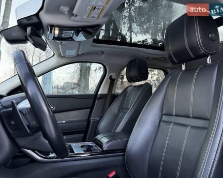 Білий Ленд Ровер Рендж Ровер Велар, об'ємом двигуна 2 л та пробігом 141 тис. км за 37690 $, фото 20 на Automoto.ua