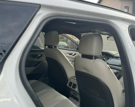 Білий Ленд Ровер Рендж Ровер Велар, об'ємом двигуна 2 л та пробігом 115 тис. км за 28800 $, фото 15 на Automoto.ua