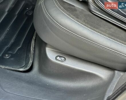 Білий Ленд Ровер Рендж Ровер Велар, об'ємом двигуна 2 л та пробігом 131 тис. км за 32000 $, фото 46 на Automoto.ua