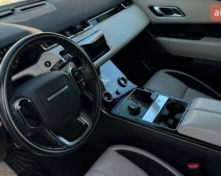 Білий Ленд Ровер Рендж Ровер Велар, об'ємом двигуна 3 л та пробігом 76 тис. км за 35999 $, фото 29 на Automoto.ua