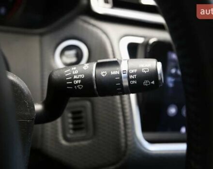 Белый Ленд Ровер Рендж Ровер Велар, объемом двигателя 2 л и пробегом 138 тыс. км за 39690 $, фото 21 на Automoto.ua