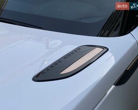 Белый Ленд Ровер Рендж Ровер Велар, объемом двигателя 2 л и пробегом 91 тыс. км за 34999 $, фото 24 на Automoto.ua