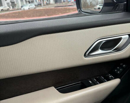 Білий Ленд Ровер Рендж Ровер Велар, об'ємом двигуна 2 л та пробігом 66 тис. км за 31000 $, фото 15 на Automoto.ua